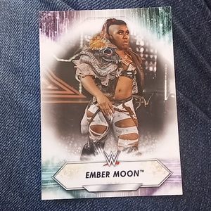 21' TOPPS WWE AMBER MOON